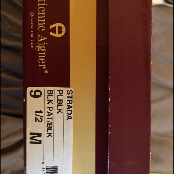 Etienne Aigner Patent leather toe and 2”heel. - Picture 2 of 7